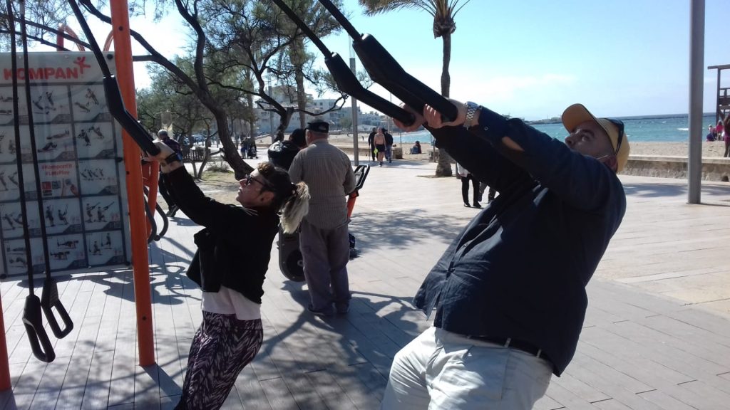 Personas haciendo deporte