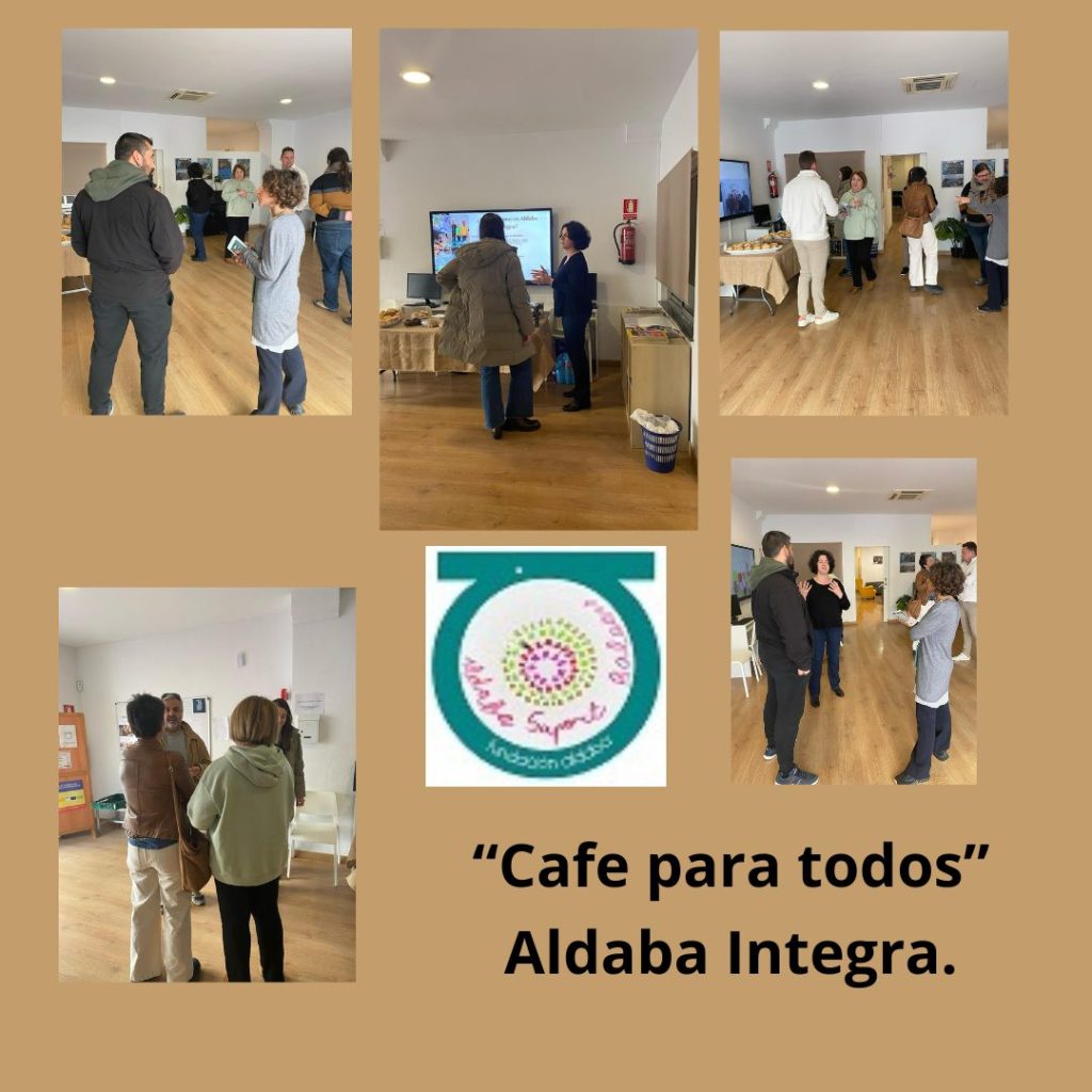 Personas en Aldaba Integra charlando