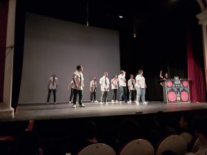 Personas bailando