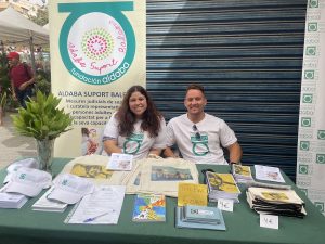 Personas en stand de Aldaba