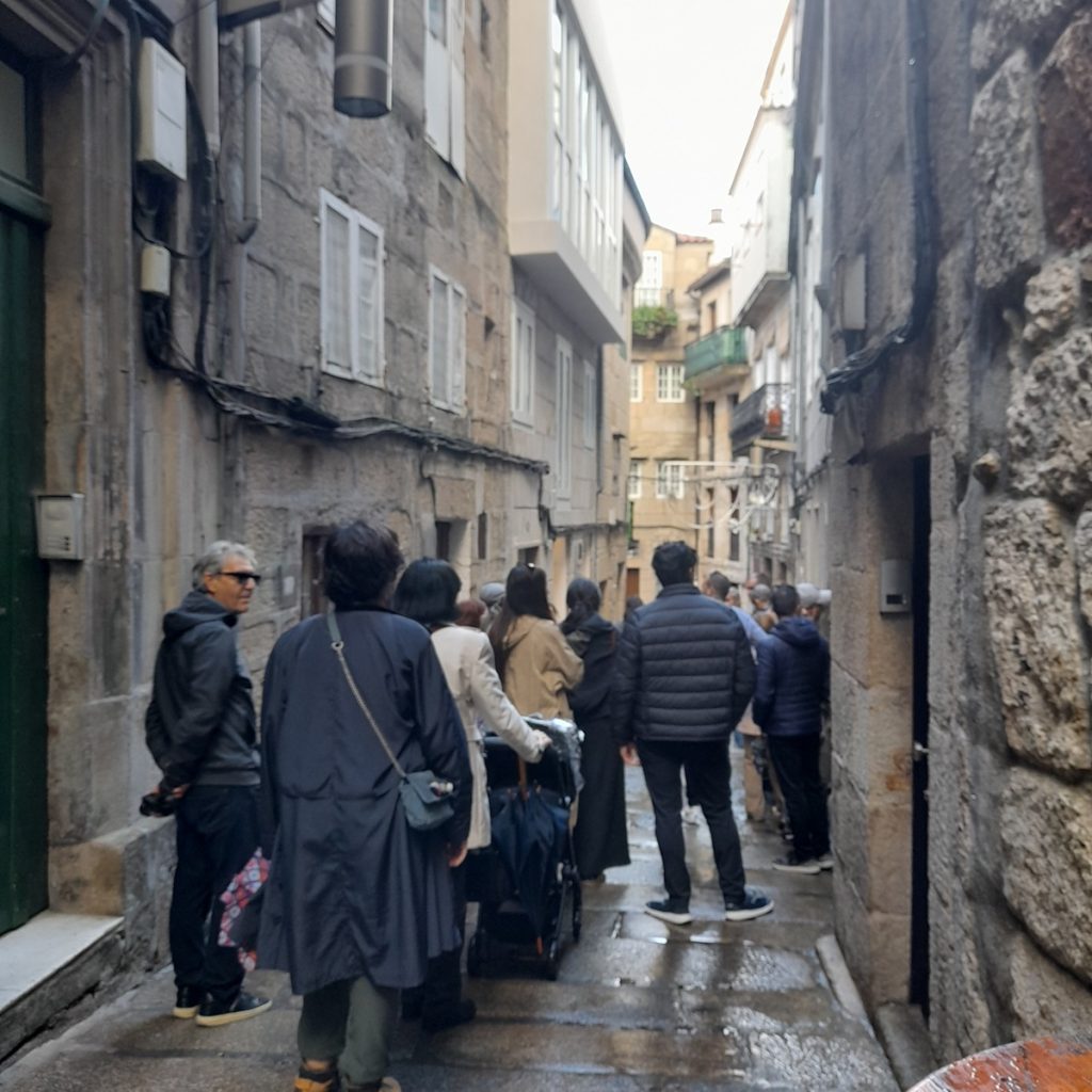 Personas en ruta por Vigo