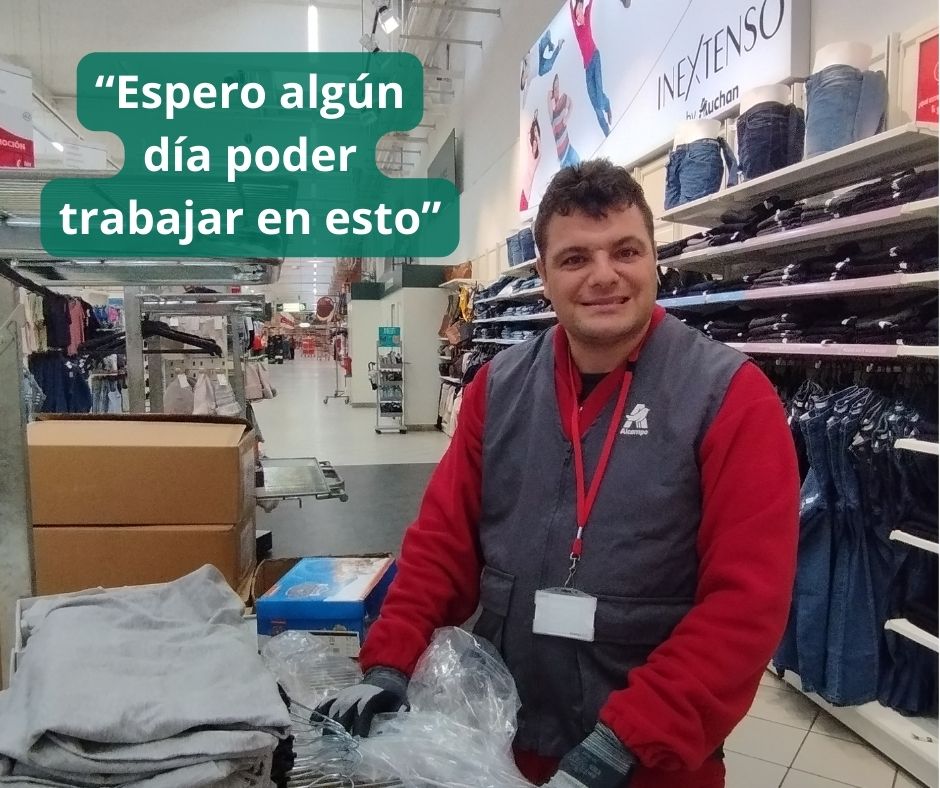 Persona trabajando en supermercado