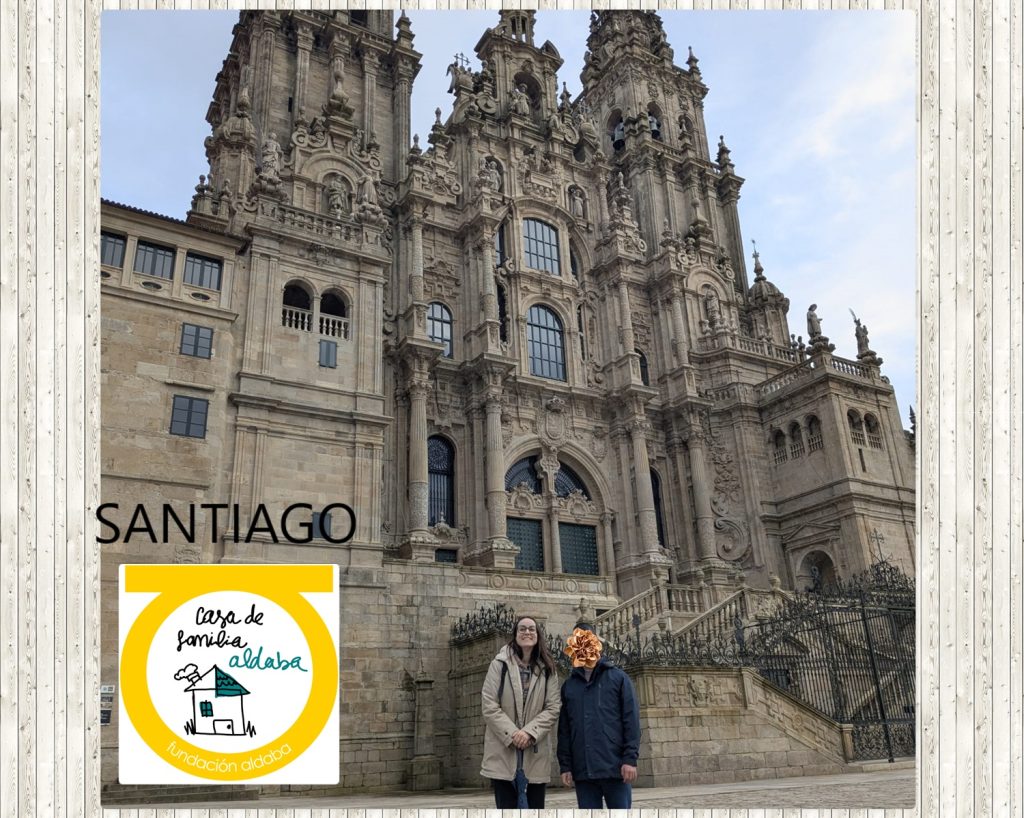 Personas en la catedral de Santiago