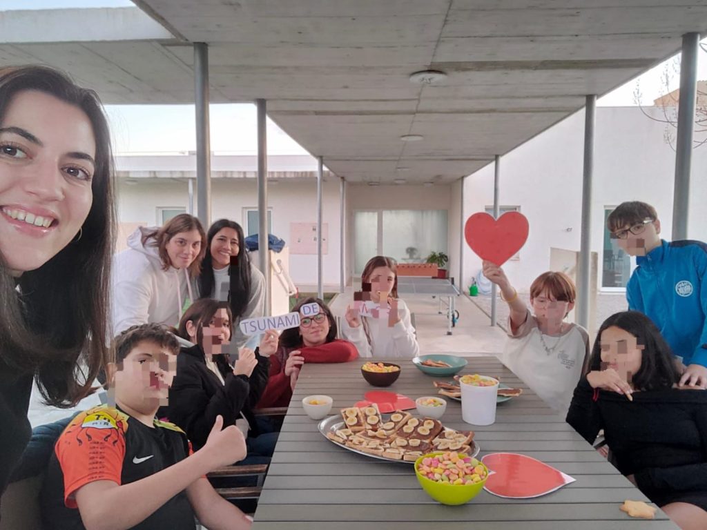 Chicos celebrando san Valentín