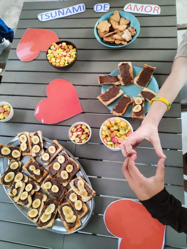 Chicos celebrando san Valentín