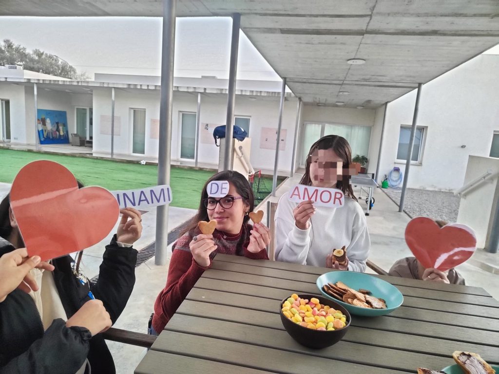 Chicos celebrando san Valentín