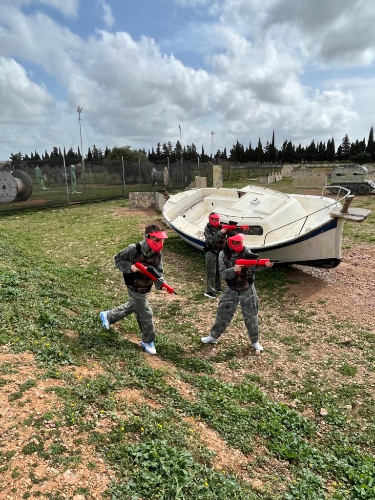 Niños en paintball