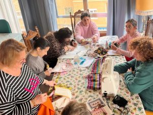 Personas en taller