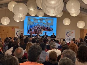 Personas en acto institucional