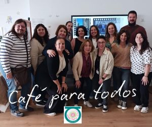 Personas posando en jornadas de trabajo en red