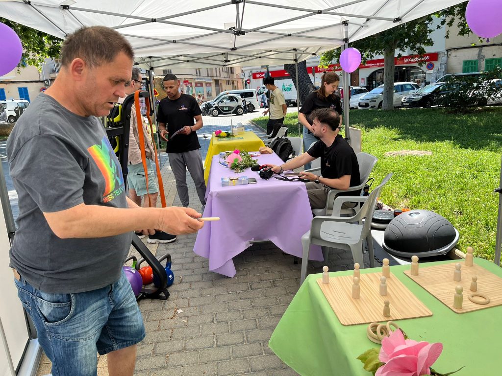 Personas en feria de la primavera