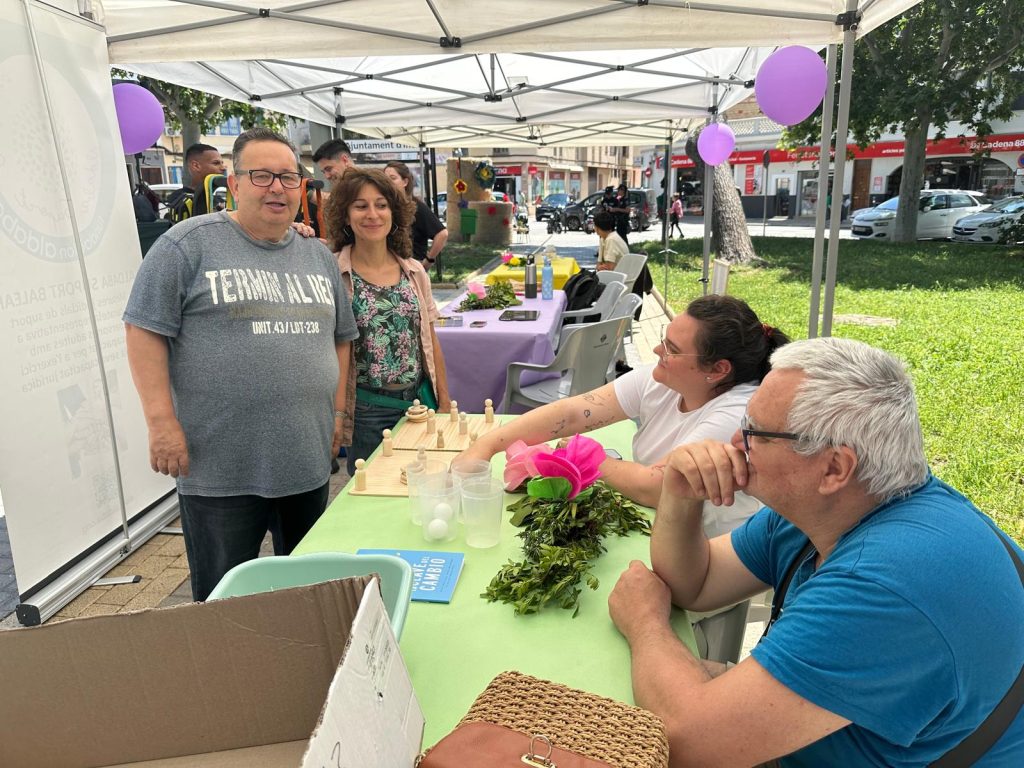 Personas en feria de la primavera