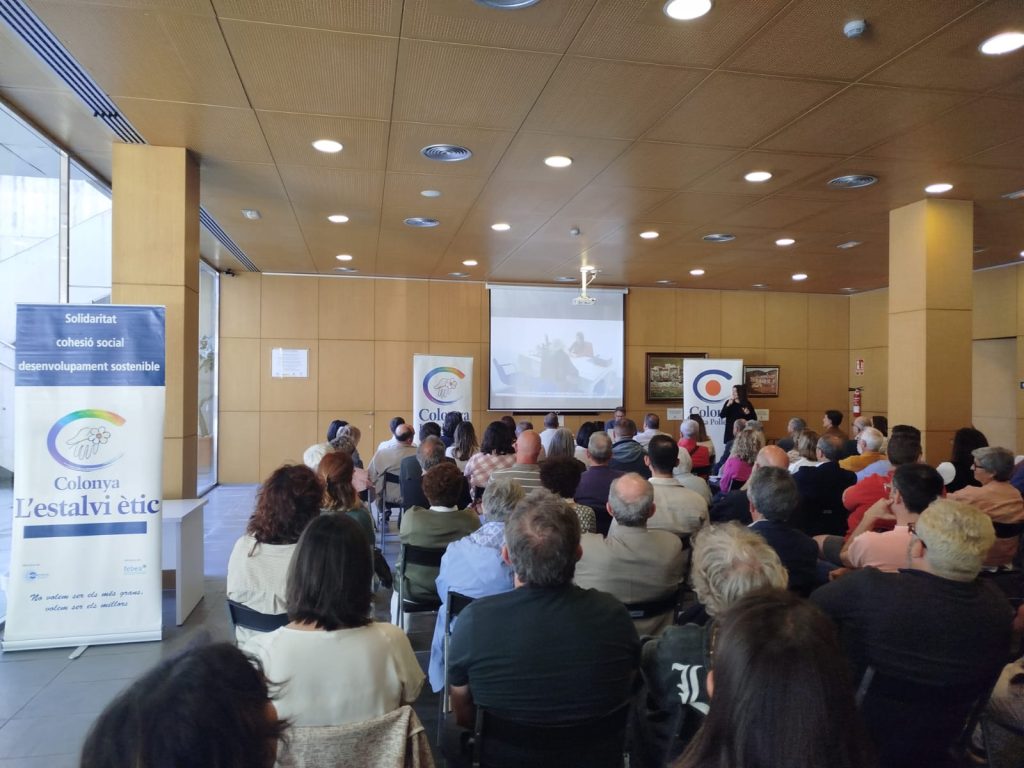 Personas en acto institucional