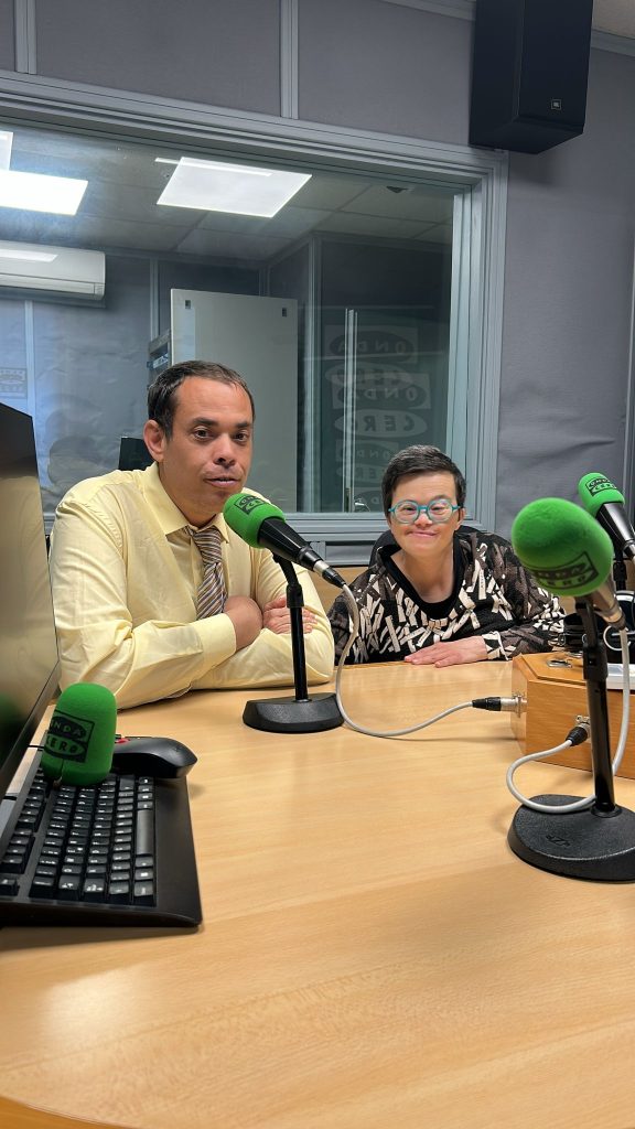 Chicos en la radio
