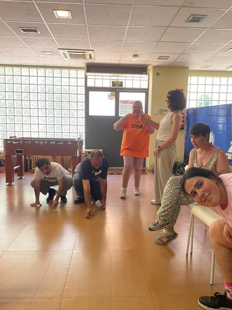 Chicos en taller de percusión