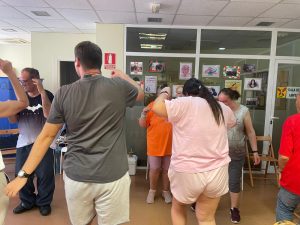 Chicos en taller de percusión