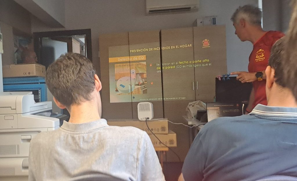 Personas en taller