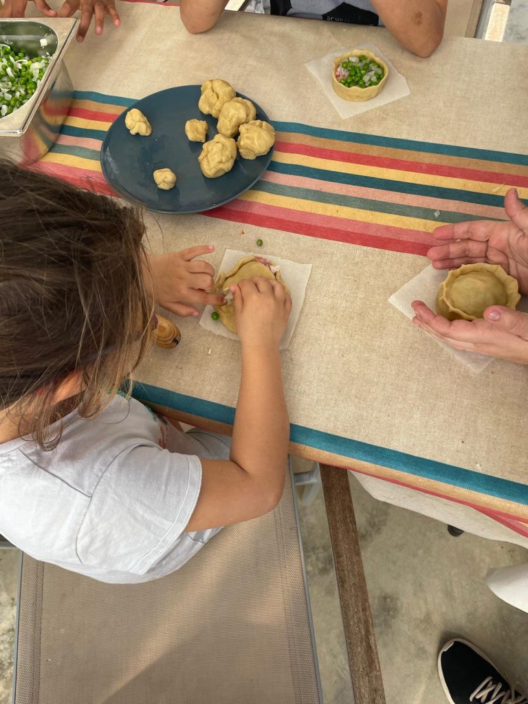 Niños cocinando
