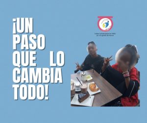 Niñas desayunando