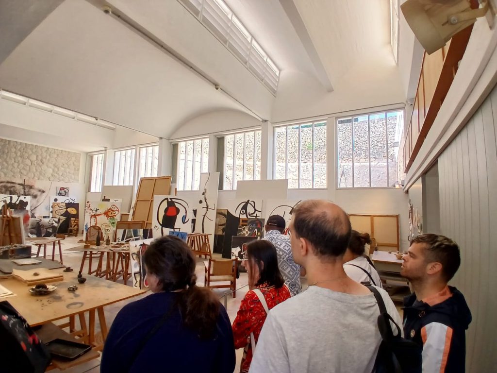 Personas en la Fundación Miró