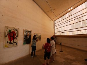 Personas en la Fundación Miró