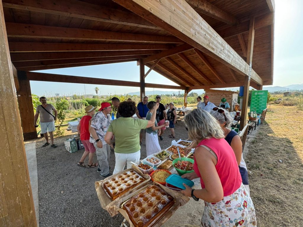 Personas en huerto