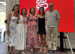 Personas en inauguración