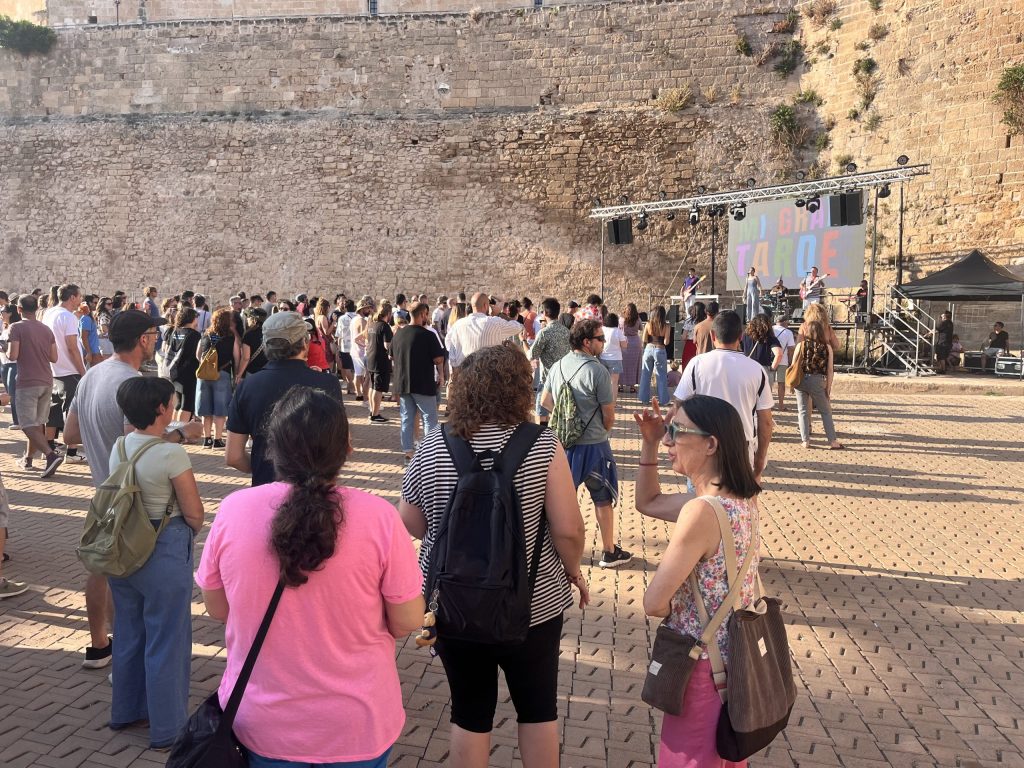 Personas en concierto