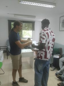 Chicos en taller de gestión económica
