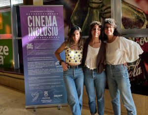 Personas en visionado de película