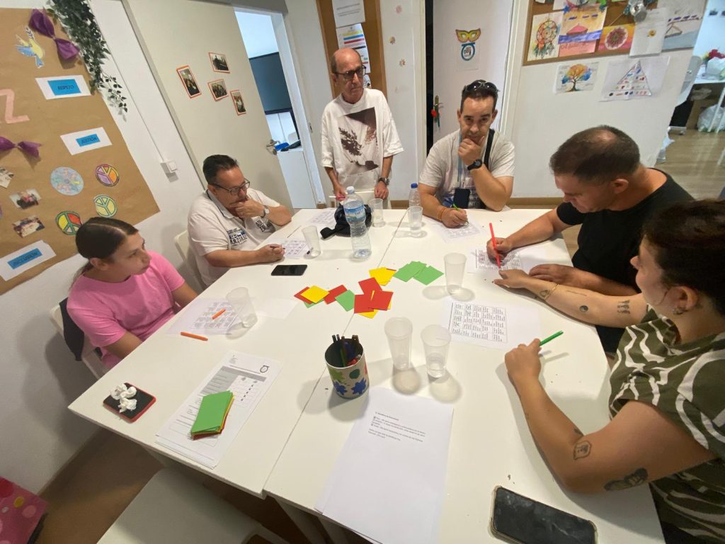 Personas en taller planificación de gastos