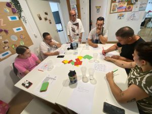 Personas en taller planificación de gastos