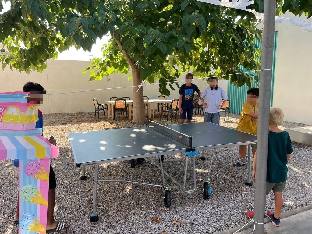 Niños jugando en el exterior