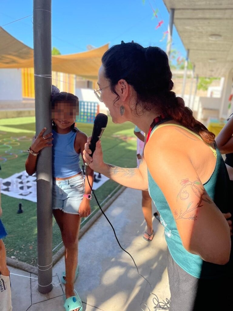 Niños jugando en el exterior