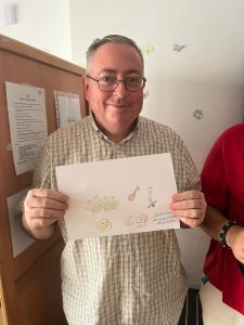 Personas en taller de musicoterapia