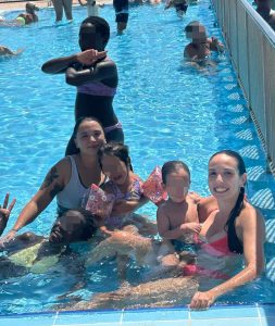 Niños en la piscina