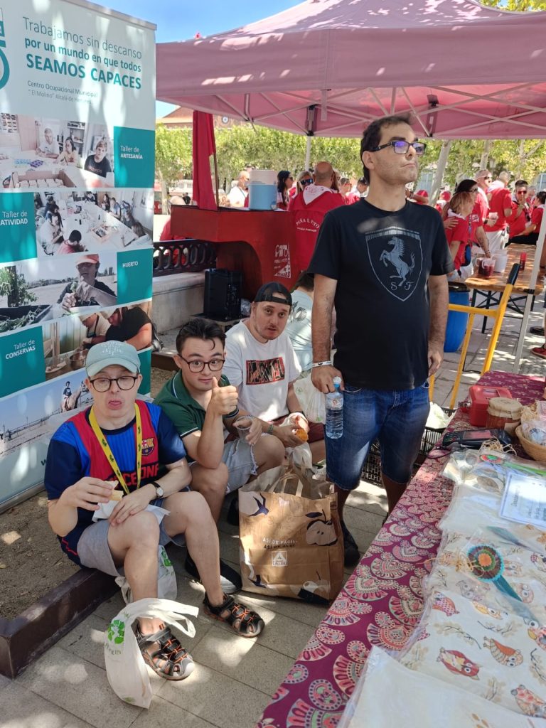 Chicos en mercadillo