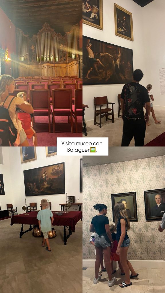 Niños en museo