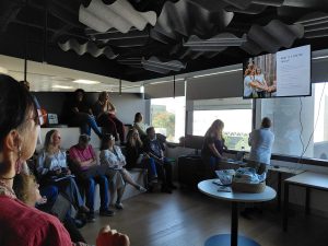 Personas pensando en sprint solidario