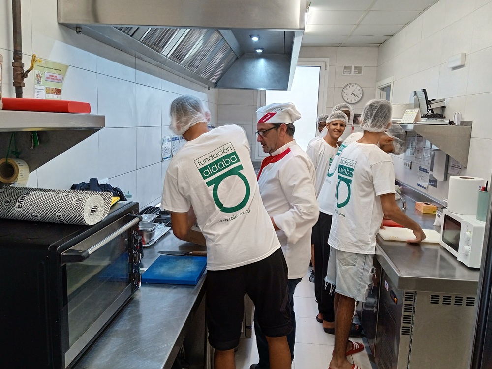 Chicos cocinando