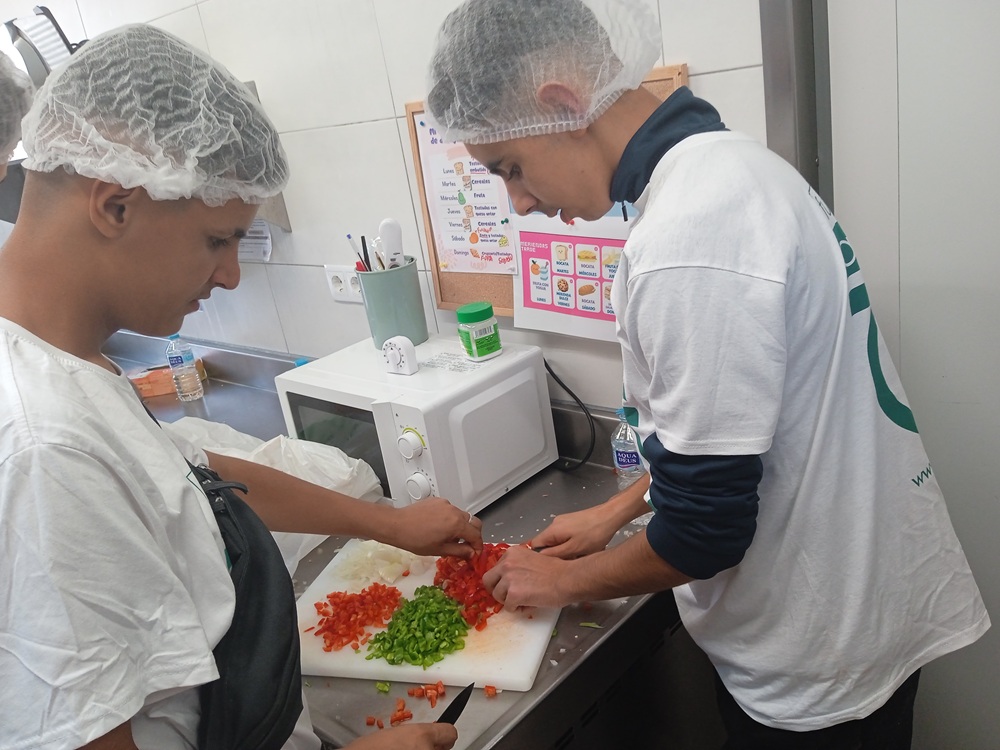 Chicos cocinando