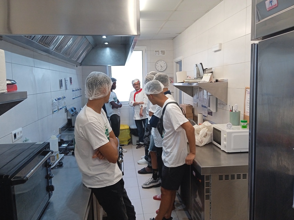 Chicos cocinando