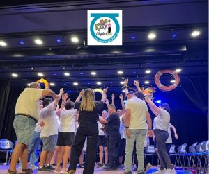 Personas en taller de música