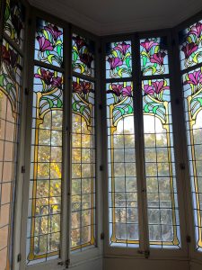 Foto de una vidriera del edificio