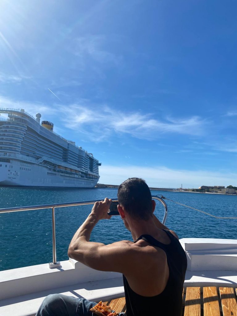 Personas en barco
