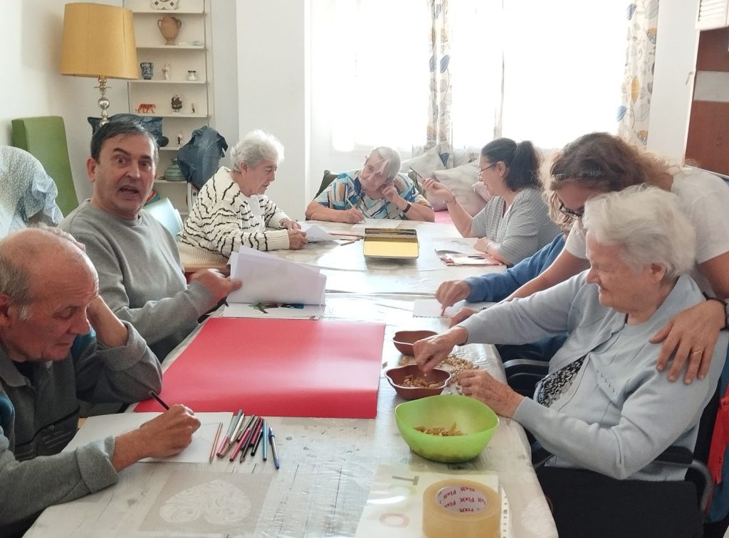 Personas haciendo taller