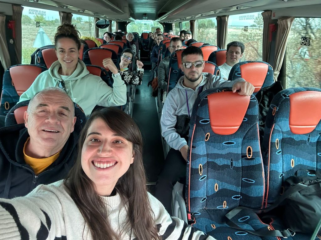 Personas en autobús