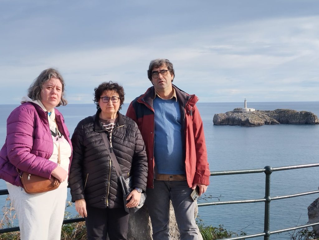 Personas en Santander