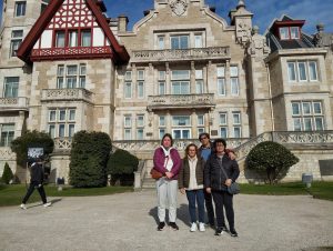 Personas en el Palacio de la Magdalena