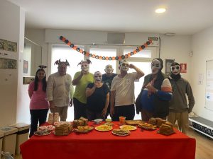 Personas con máscaras